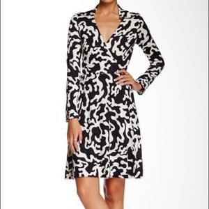 🐞 Diane von Furstenberg T72 Silk Wrap Dress